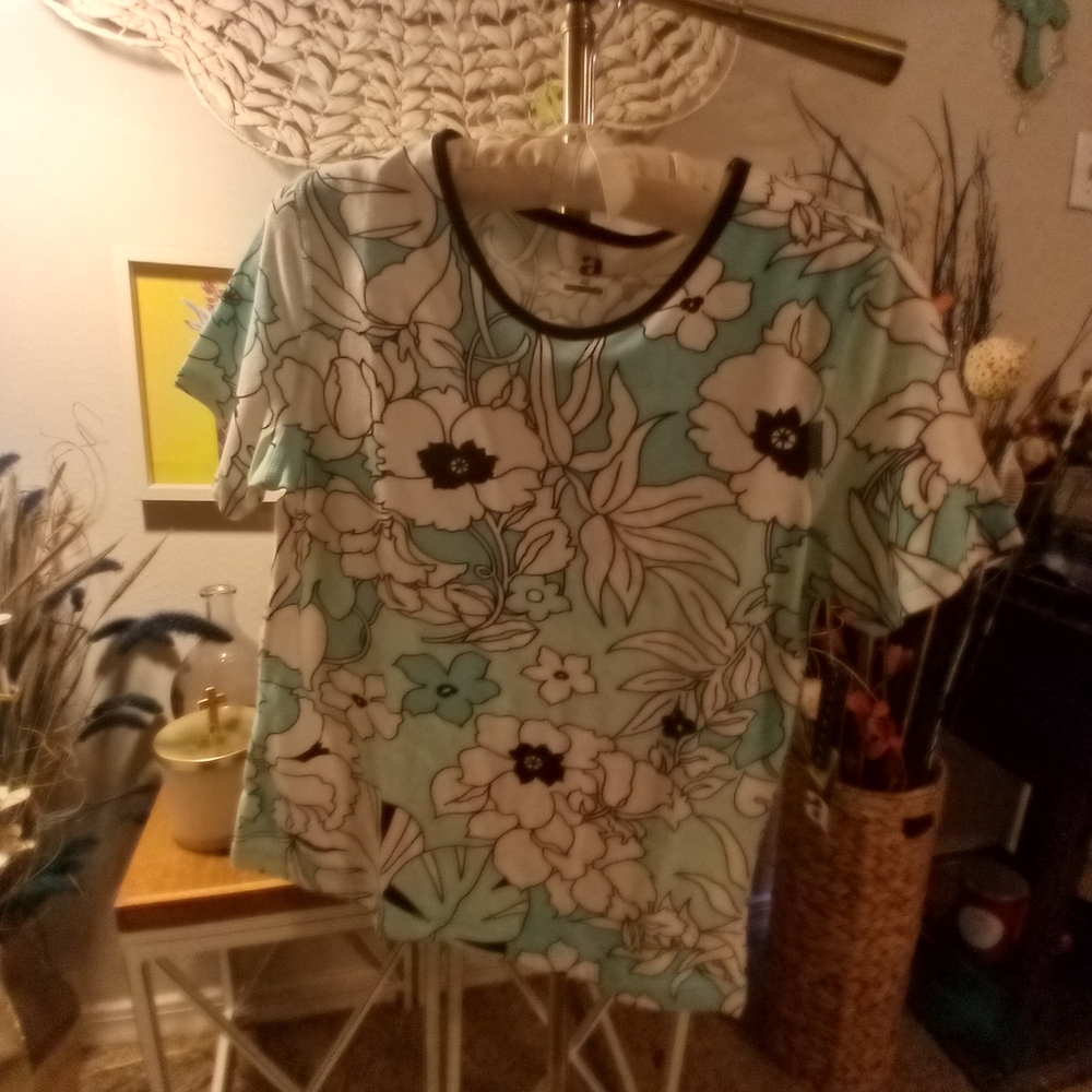 Floral Short Sleeve Tee - Blue and White
